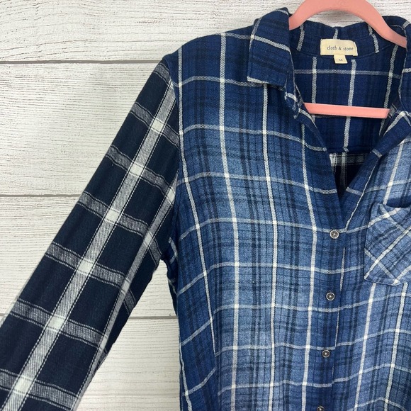 Cloth & Stone Plaid Blue Fade Button Front Flannel Top Size Medium - Picture 2 of 8